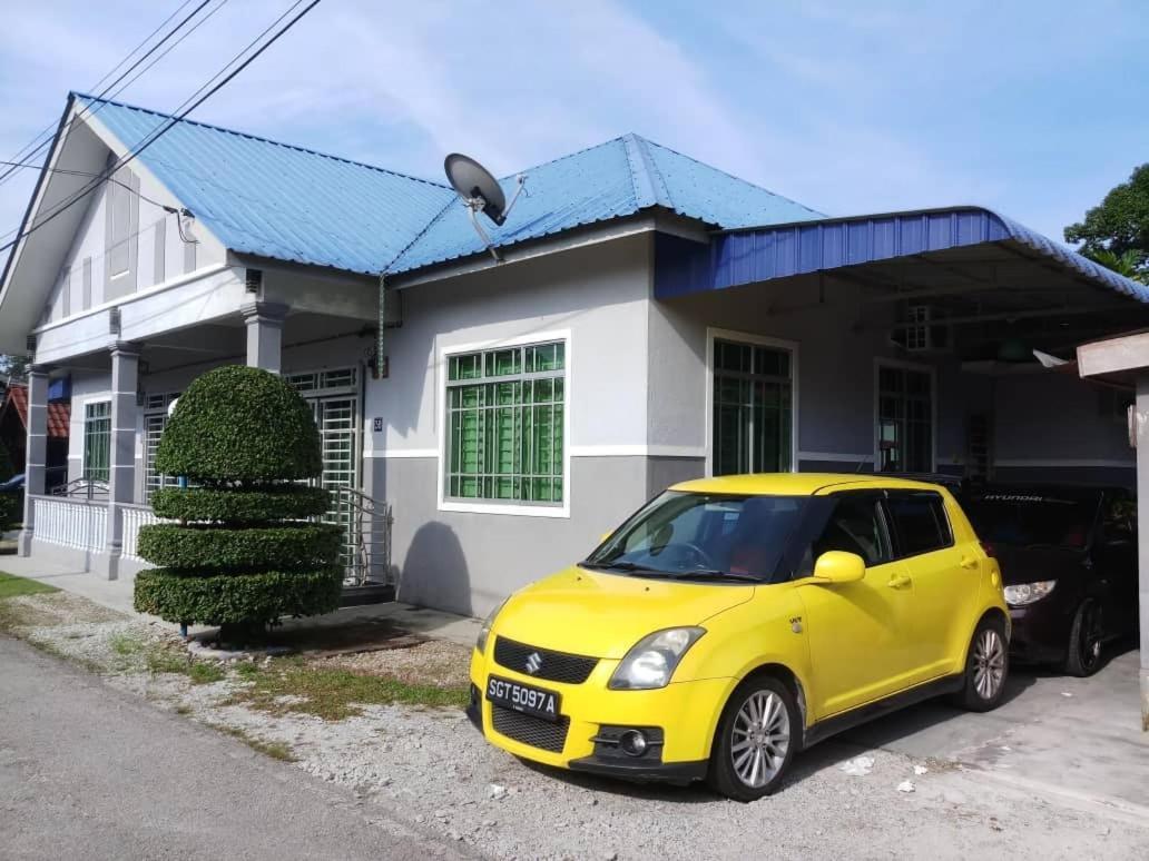 Homestay Hj Esmon Parit Raja Uthm Бату-Пахат Экстерьер фото