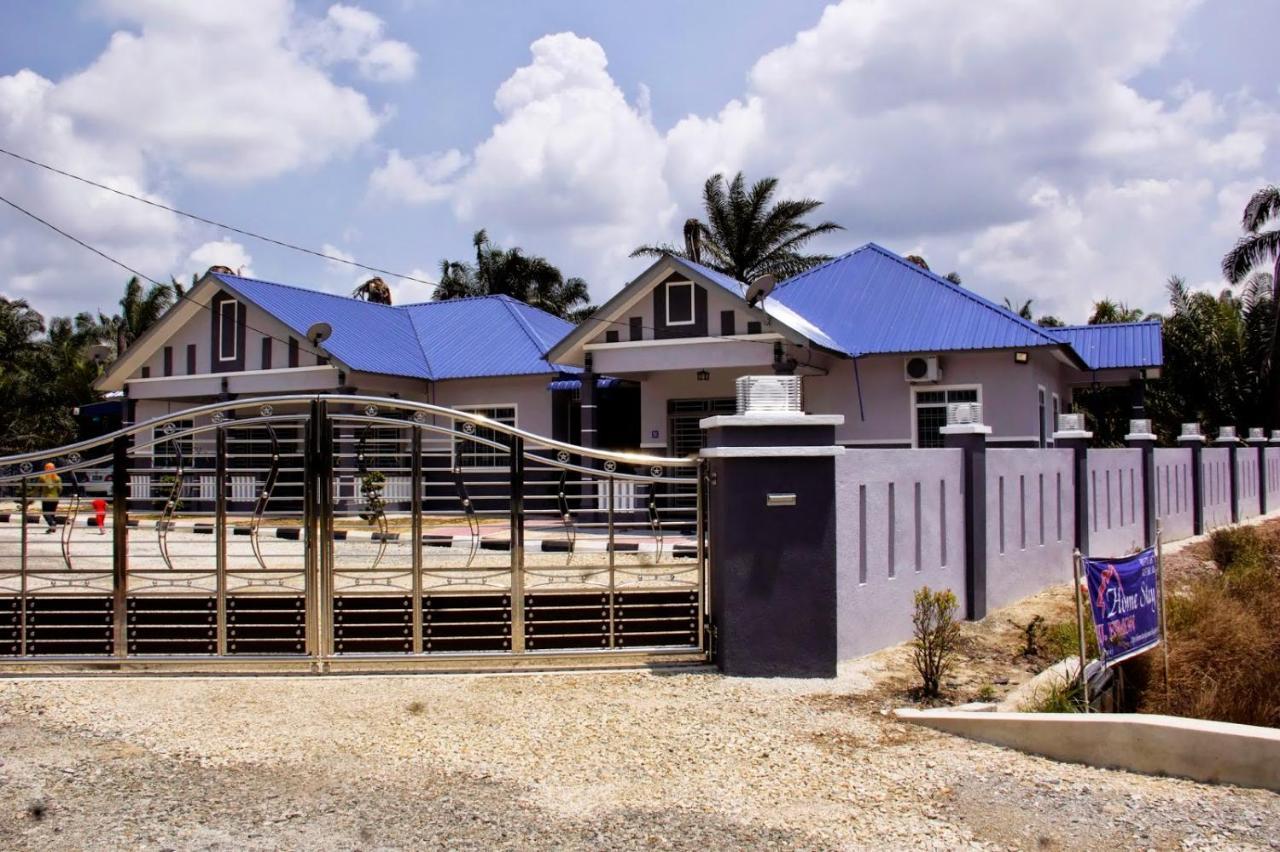 Homestay Hj Esmon Parit Raja Uthm Бату-Пахат Экстерьер фото