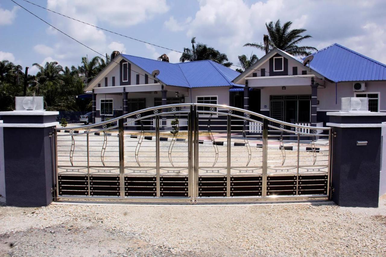 Homestay Hj Esmon Parit Raja Uthm Бату-Пахат Экстерьер фото